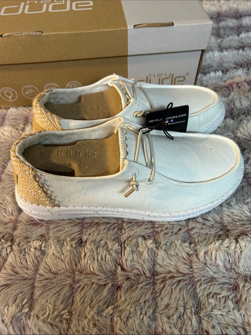 Hey Dude Women’s Wendy Chambray  Canvas Slip-On Loafers size 6